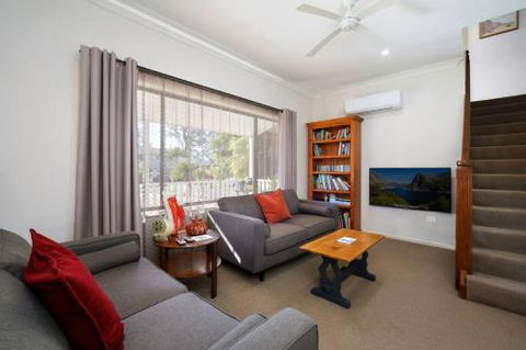 Comfortable Queen Sized Room Near Tuggerah Lake - Sydney 4u 0