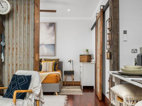 Black Beauty Studio - Accommodation Sydney 0