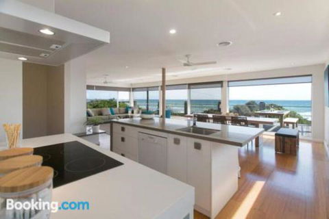 Anchor Beachfront Retreat - Sydney 4u 1
