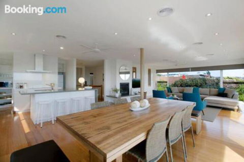 Anchor Beachfront Retreat - Sydney 4u 4