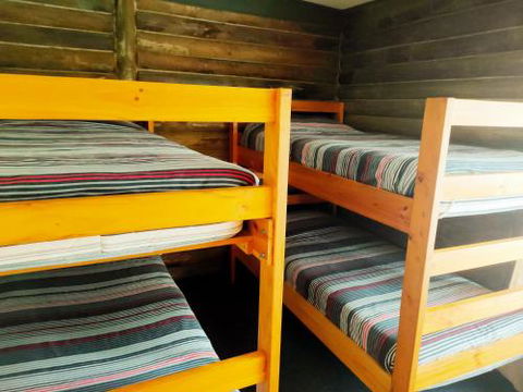 Lakes Entrance Log Cabins - Sydney 4u 3