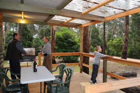 Lakes Entrance Log Cabins - Sydney 4u 2