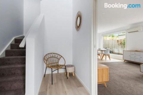 Brand New Family Friendly 3 Bed Villa Walk Shops - Accommodation Sydney 1