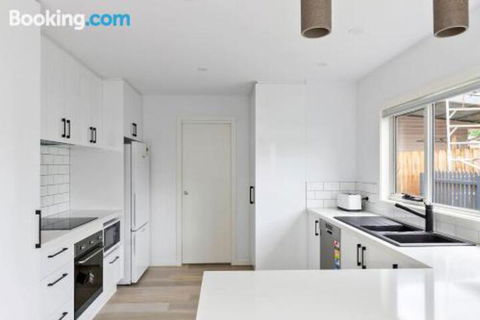 Brand New Family Friendly 3 Bed Villa Walk Shops - Accommodation Sydney 6