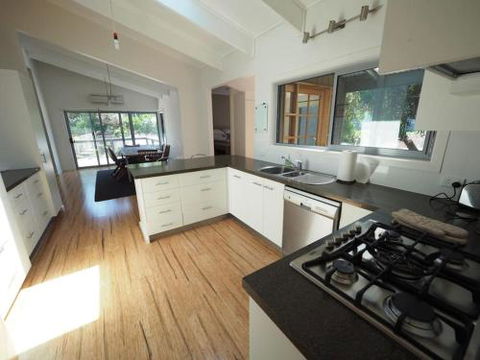 Sleepy Hollow Sandy Point - Sydney 4u 3