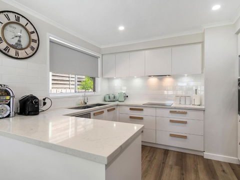 Rosebud Family Escape On Laurens - Sydney 4u 2
