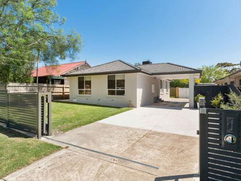 Rosebud Family Escape On Laurens - Sydney 4u 6
