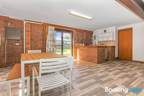 Stingray Shores Your Riverside Escape - Accommodation Sydney 4