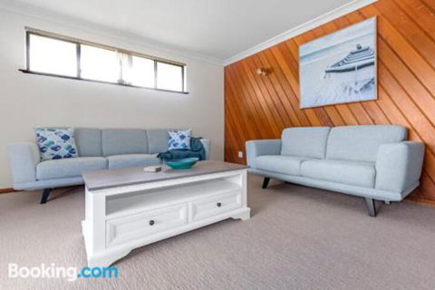 Stingray Shores Your Riverside Escape - Accommodation Sydney 2