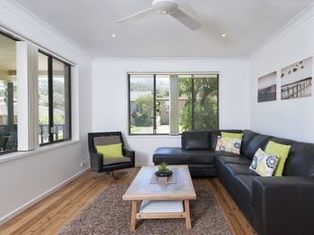 Blue Swimmer 33 Danalene Parade - Accommodation Sydney 0