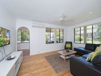 Blue Swimmer 33 Danalene Parade - Accommodation Sydney 1