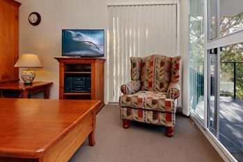 Sunset Towers Unit 11 / 25 Donald Street - Accommodation Sydney 4