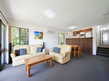 Tradewinds Unit 1 / 110 Victoria Parade - Accommodation Sydney 4