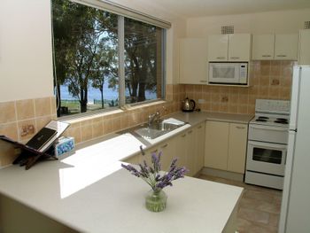 Shipmates Unit 4 / 51 Christmas Bush Avenue - Accommodation Sydney 2
