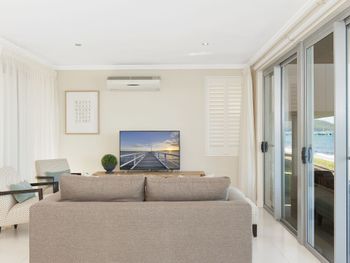 Soldiers Point Road 2 163 Seaside Splendour - Accommodation Sydney 0