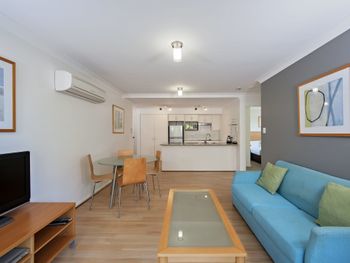 Shoal Bay Beachclub Level 1 Bayside 14 - Accommodation Sydney 0
