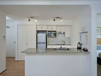 Shoal Bay Beachclub Level 1 Bayside 14 - Accommodation Sydney 5