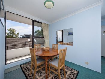 Bellevue Unit 7 / 4 Donald Street - Accommodation Sydney 2