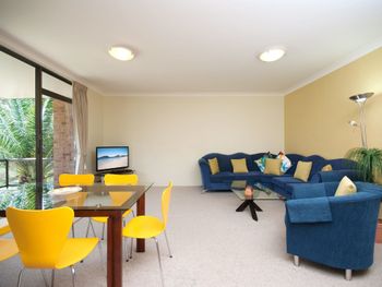St George Unit 8 / 19 Weatherly Close - Accommodation Sydney 0
