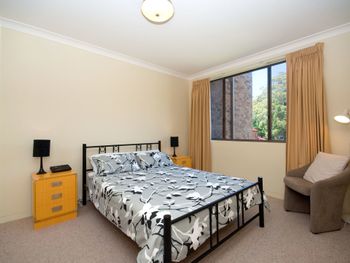 St George Unit 8 / 19 Weatherly Close - Accommodation Sydney 4