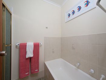 Grevillia Bay Parklands Unit 54 / 2 Gowrie Avenue - Accommodation Sydney 3