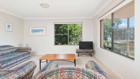 Misthaven Unit 1 / 12 Mistral Close - Accommodation Sydney 6