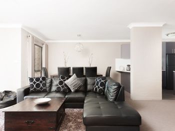 Nicholli Bay Parklands Unit 34 / 2 Gowrie Avenue - Accommodation Sydney 6
