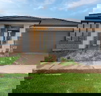 Resortstyle 4BR House With Parkingwerribee - Accommodation Sydney