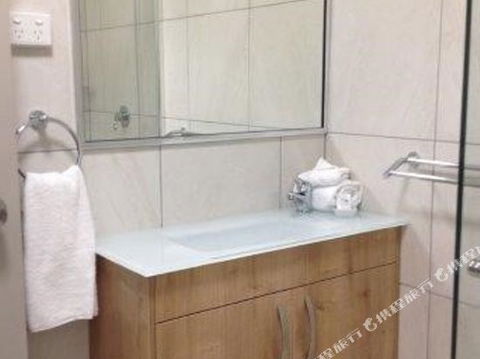 BEST WESTERN CASTLE LODGE MOTEL - Accommodation Sydney 3