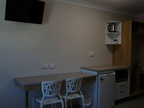 BEST WESTERN CASTLE LODGE MOTEL - Accommodation Sydney 1