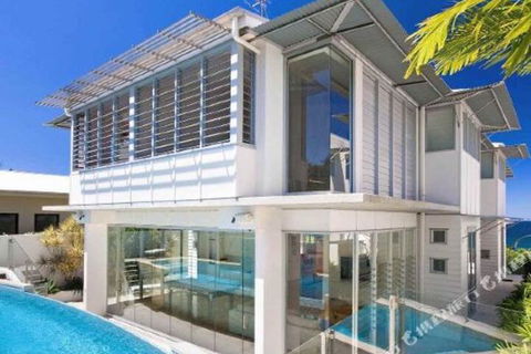 R & W Noosa Holidays 19 The Esplanade - Sydney 4u 0