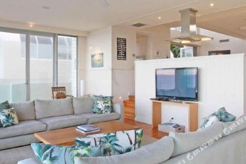 R & W Noosa Holidays 19 The Esplanade - Sydney 4u 5