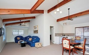 Little Beach House 8 Mistral Close - Accommodation Sydney 2