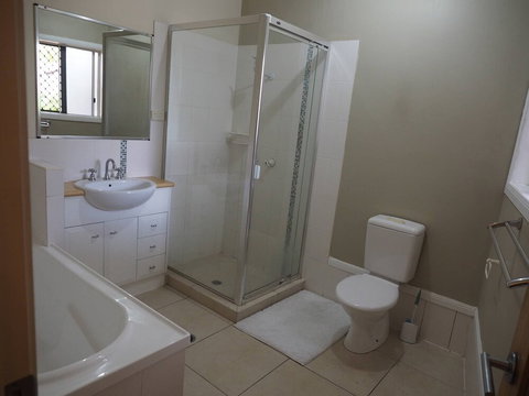 Queen Room With Airport Transfers Or Car Rental - Sydney Resort 0