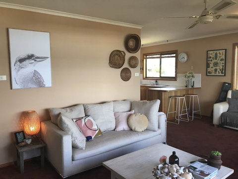 Beautiful Cottage, Ocean Views, Amazing Gardens, 12 Minute Walk To Beach - Sydney Resort 2