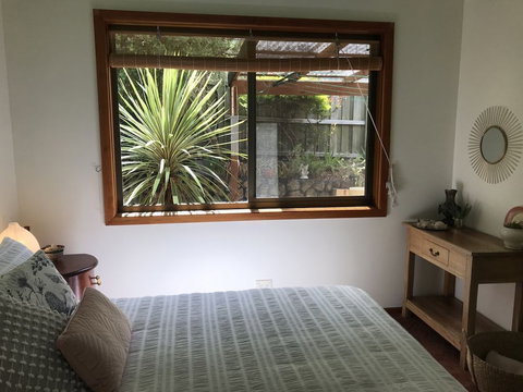 Beautiful Cottage, Ocean Views, Amazing Gardens, 12 Minute Walk To Beach - Sydney Resort 3