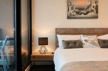 Stunning Harbour & City View Loft - Sydney 4u 4