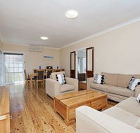Longboard 11 Boulder Bay Road - Accommodation Sydney