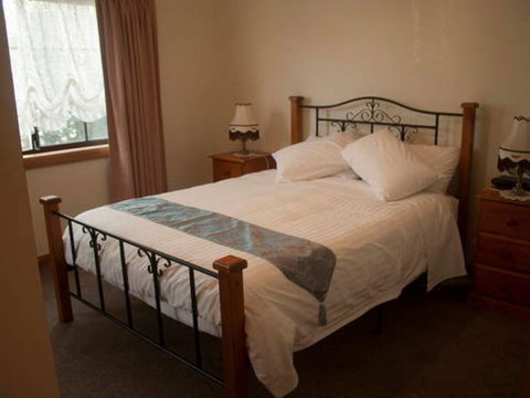 Twin Pines Cottage On Lansdowne - Accommodation Sydney 3