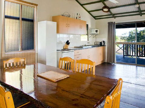 1770 Beach Accommodation Elliot Lodge - Accommodation Sydney 3