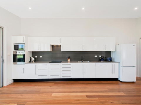 Ocean Views 41A Ocean Avenue - Accommodation Sydney 5