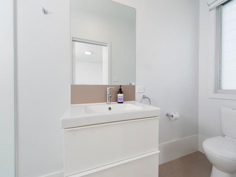 Ocean Views 41A Ocean Avenue - Accommodation Sydney 3