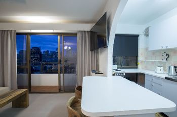 1 BR Park Breathtaking Sydney Skyline - Sydney 4u 6