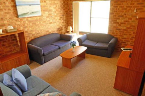 Dolphins Delight At Culburra Beach - Accommodation Sydney 6
