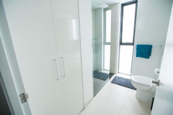 Spacious Apartment Close To Melbourne CBD - Accommodation Sydney 5