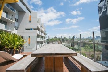 Spacious Apartment Close To Melbourne CBD - Accommodation Sydney 4