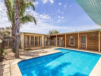 Hidden Oasis - Accommodation Sydney 0