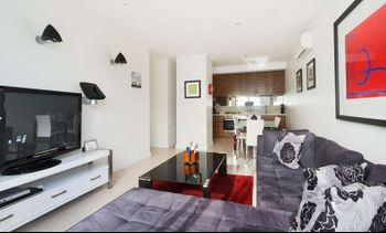 Smart Modern In St. Kilda - Accommodation Sydney 0