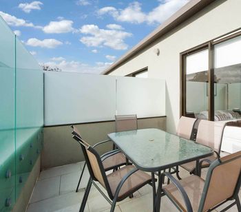 Smart Modern In St. Kilda - Accommodation Sydney 5