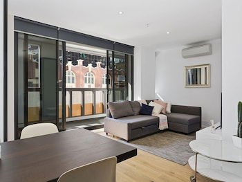 CHARLOTTE Manhatten Building Near Spencer St. & Southern Cross Station - Sydney 4u 6